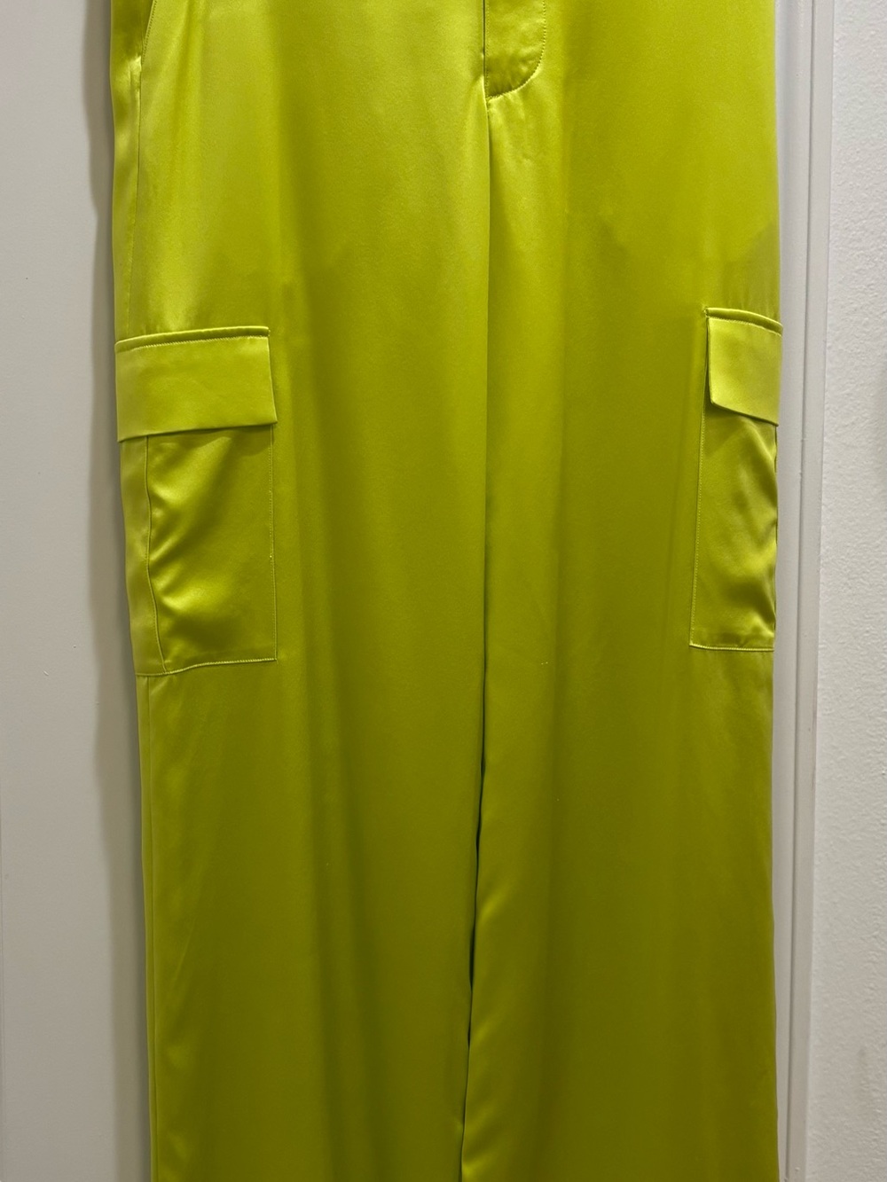 Wide-Leg Cargo Pants in Lime